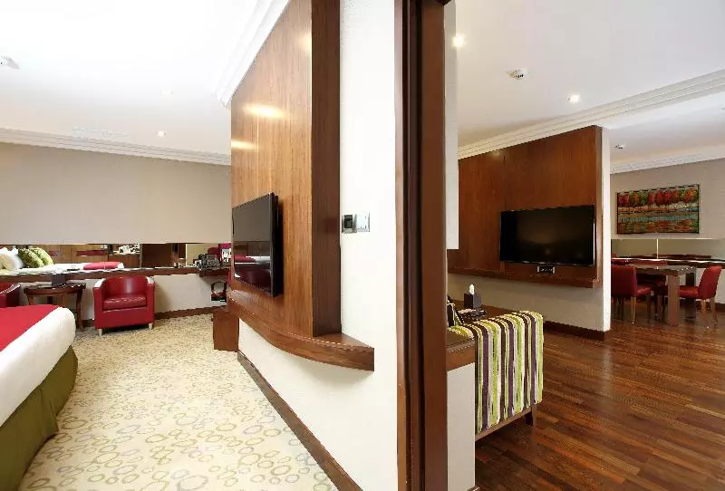 سوییت, Crowne Plaza Hotel Riyadh Minhal, An Ihg