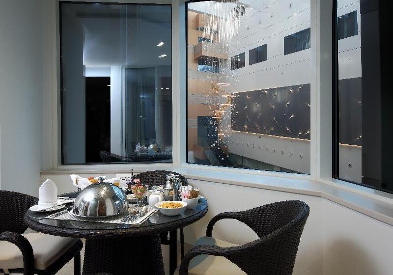 Люкс, Crowne Plaza Hotel Riyadh Minhal, An Ihg