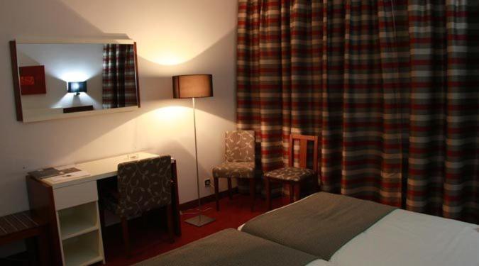 غرفة قياسية فردية, Dighton