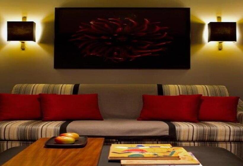 غرفة قياسية, Dighton