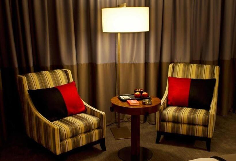 غرفة قياسية, Dighton