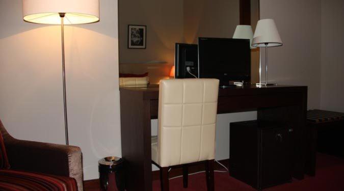 غرفة قياسية فردية, Dighton