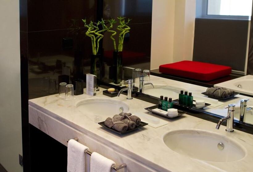 غرفة قياسية فردية, Dighton