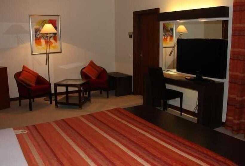 غرفة عائلية, Dighton