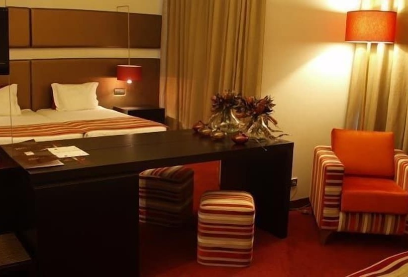 غرفة قياسية, Dighton