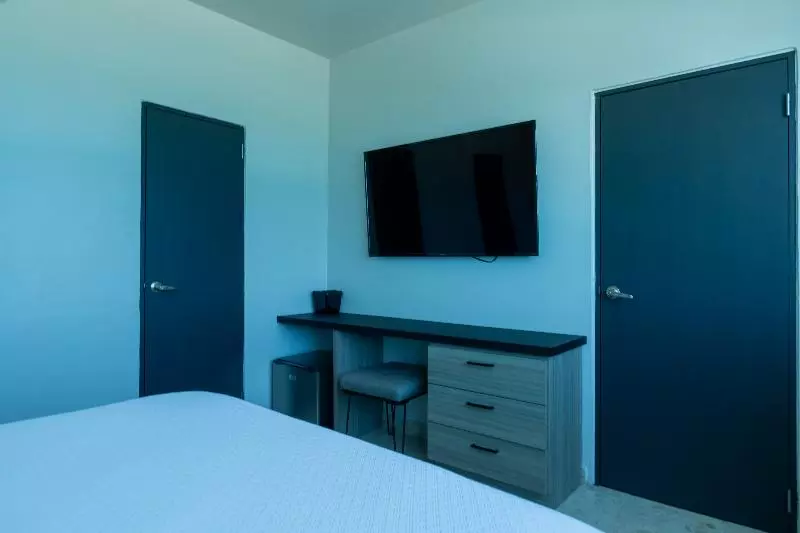 اتاق استاندارد با تخت دو نفره بزرگ, The Tryst Beachfront
