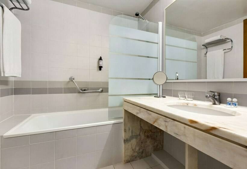 Номер Стандарт Адаптированный для Инвалидов, Tryp By Wyndham Montijo Parque