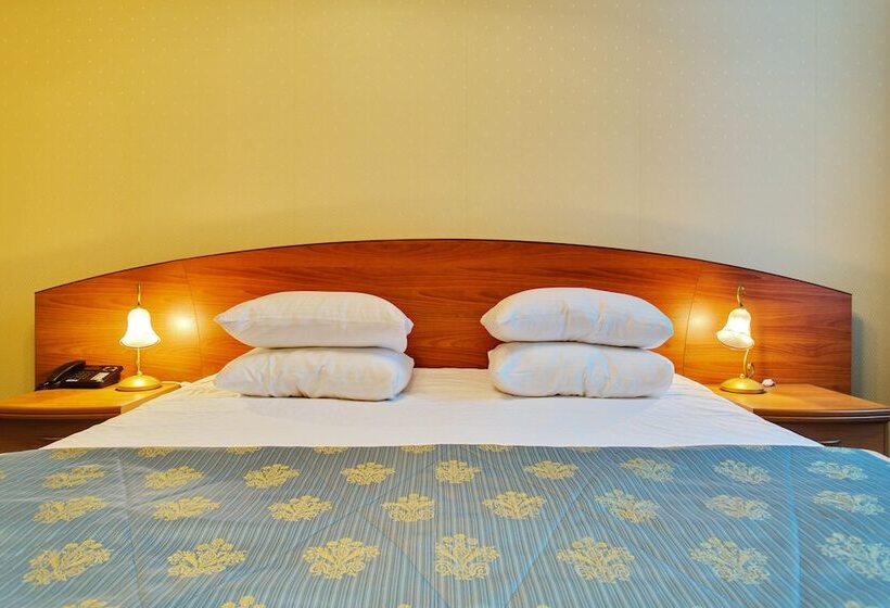 Номер Стандарт, Versailles