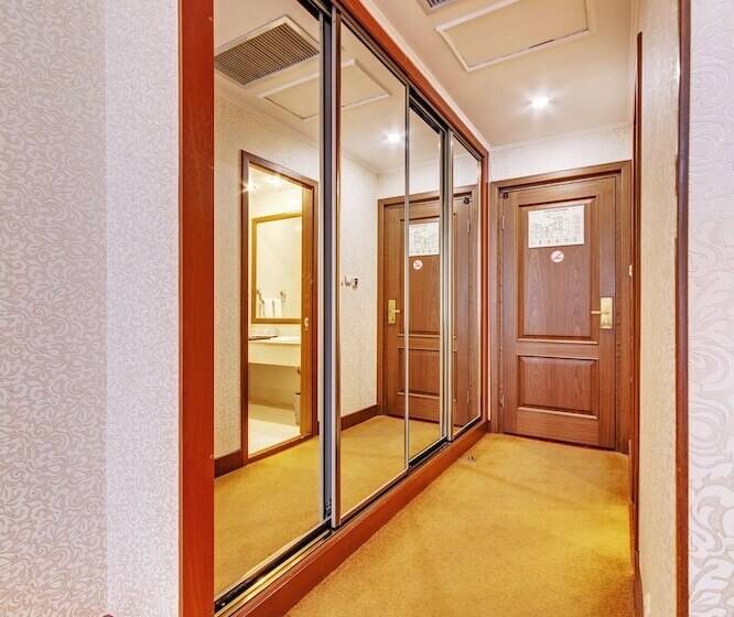 Номер Стандарт, Versailles