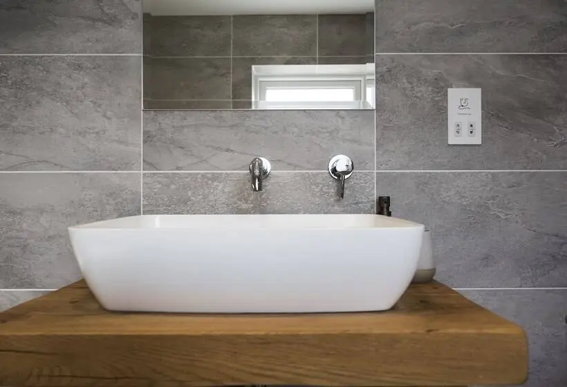 Suite Deluxe, Chyreen@marazion