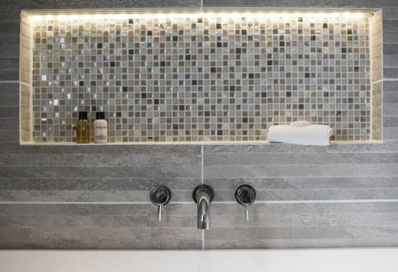 סוויטה דלוקס, Chyreen@marazion