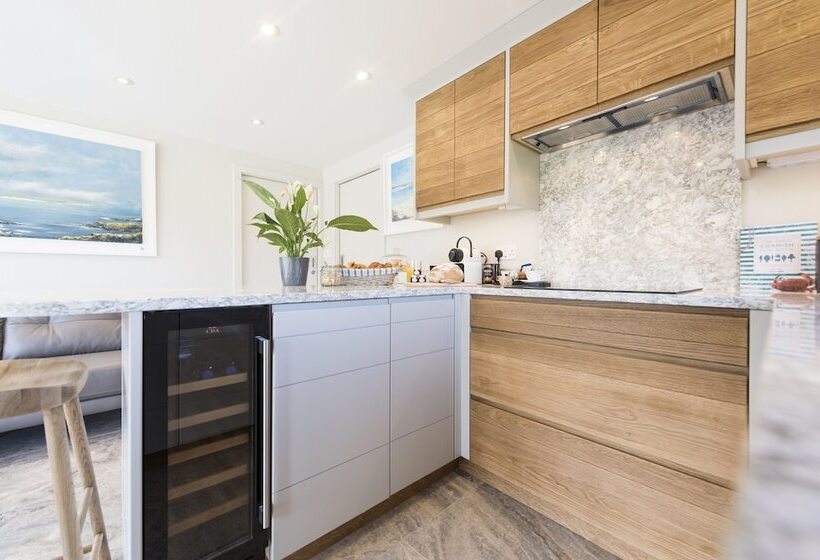 סוויטה דלוקס, Chyreen@marazion