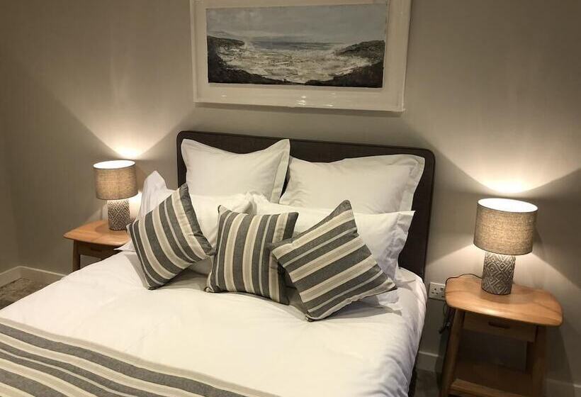 סוויטה דלוקס, Chyreen@marazion