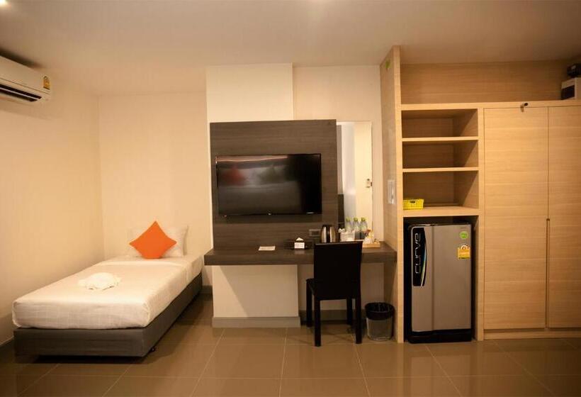 اتاق استاندارد سه تخته با بالکن, Clover Hotel Hatyai