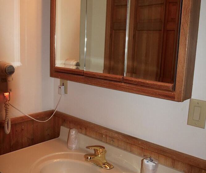 בית, 3 חדרי שינה, Sara Placid Inn & Suites