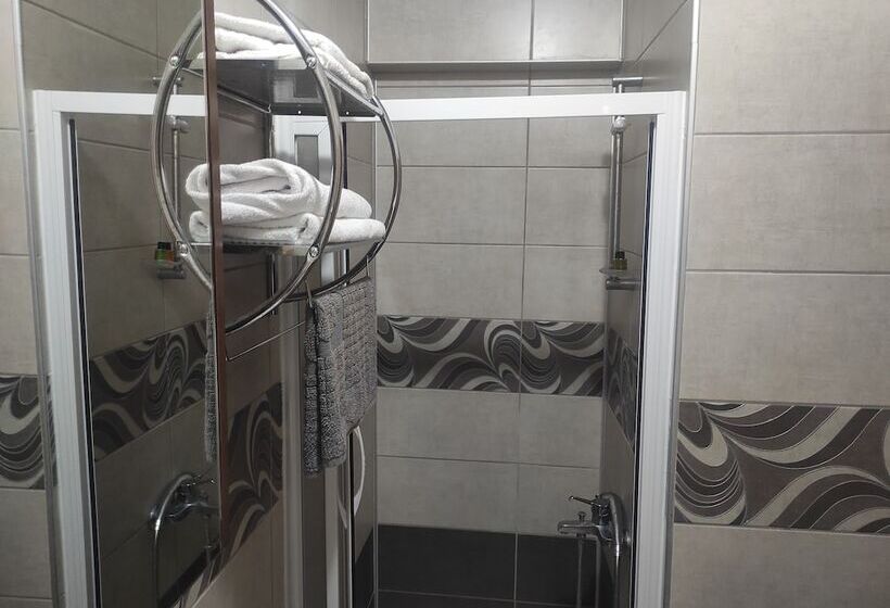 이코노미 룸, Bahceli Konak