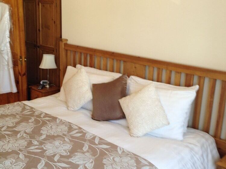 Номер Deluxe, Harringtons At 14