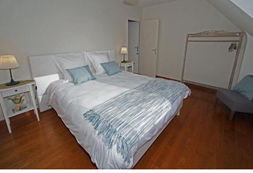 מיטת קינג בסוויטה, Villa Kernéhan