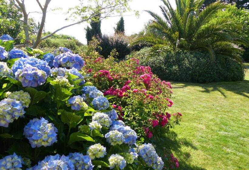 מיטת קינג בסוויטה, Villa Kernéhan