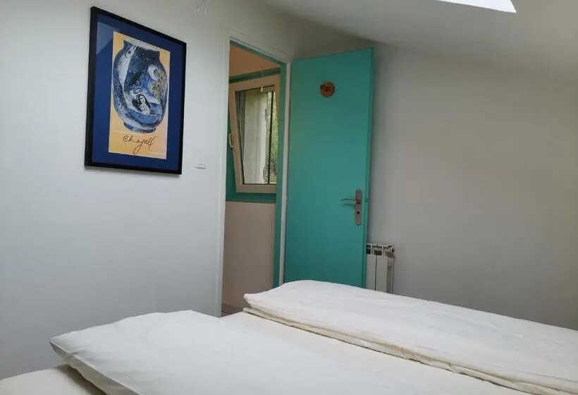 バス共有のスタンダードルーム, Cassis Hostel Les Heures Claires
