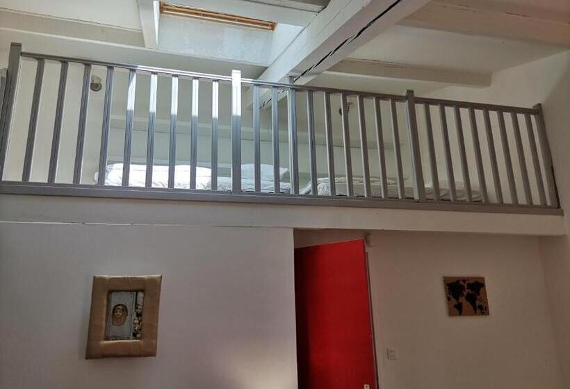 标准四人间共用浴室, Cassis Hostel Les Heures Claires