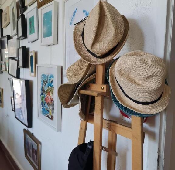 标准四人间共用浴室, Cassis Hostel Les Heures Claires