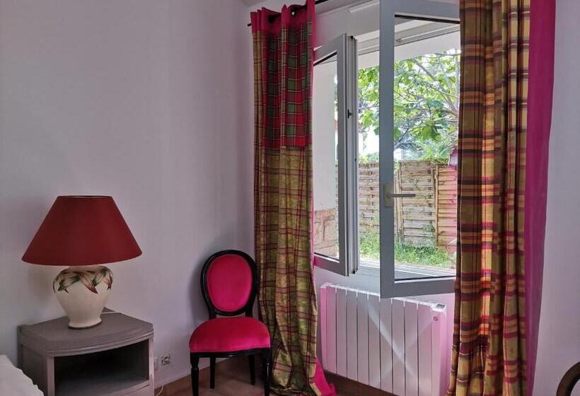 带共用浴室的标准房间, Cassis Hostel Les Heures Claires