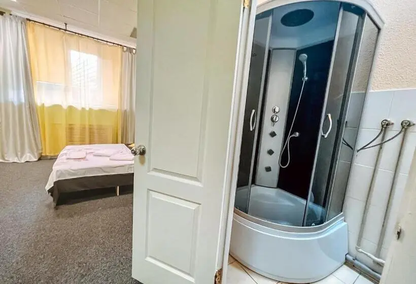 اتاق استاندارد سه نفره, Centrooms Kropivnizkogo