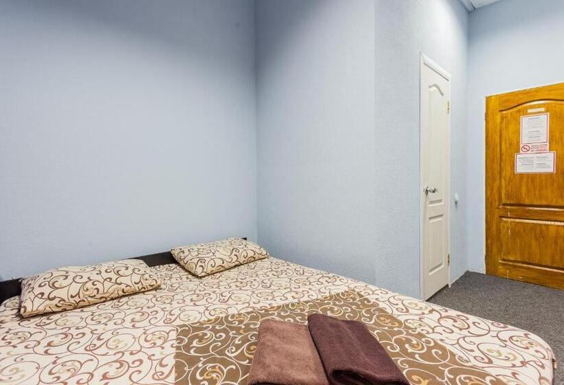 Standard-huone, Centrooms Kropivnizkogo