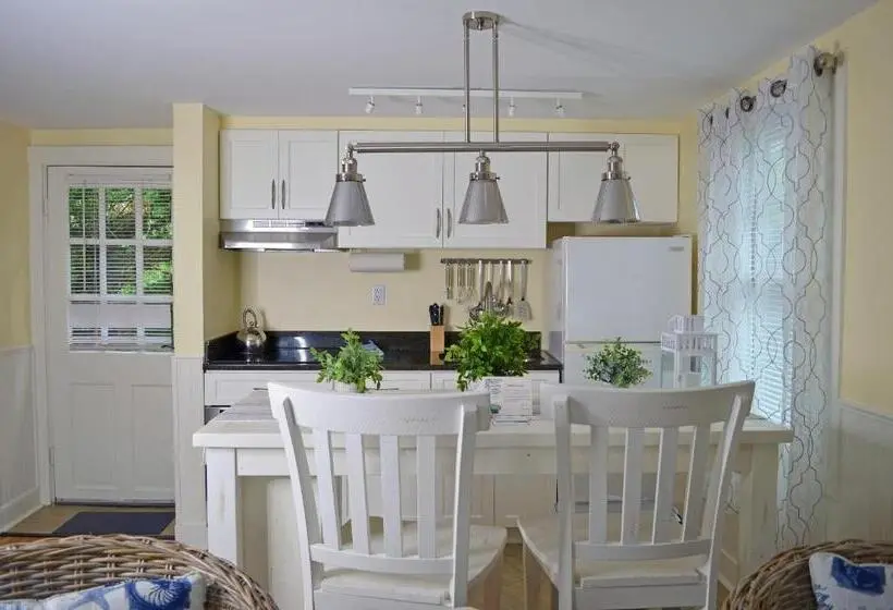 スタンダードスタジオ, Edgartown Commons Vacation Apartments