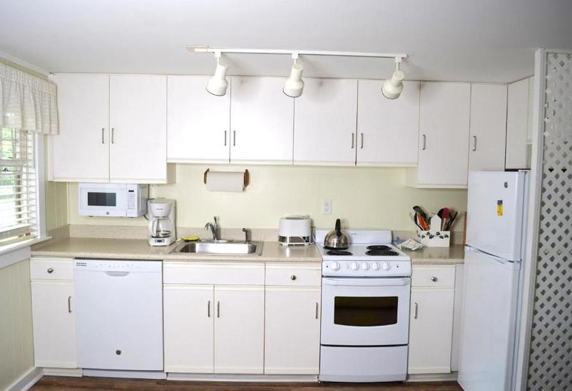 Семейный Номер, Edgartown Commons Vacation Apartments