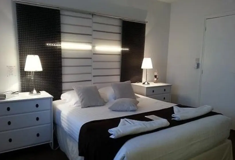 Standard Kolmen Hengen Huone, L Ideal Le Mountbatten