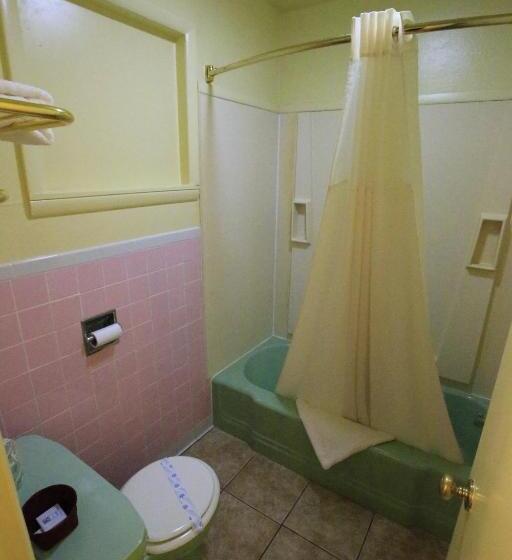 غرفه قياسيه سريرين مزدوجين, Shamrock Country Inn