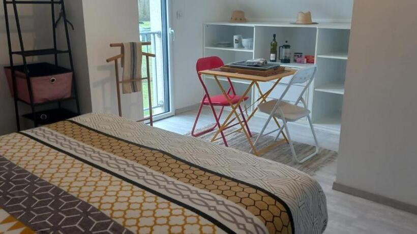 اتاق استاندارد با چشم‌انداز باغ, Chez Elisa