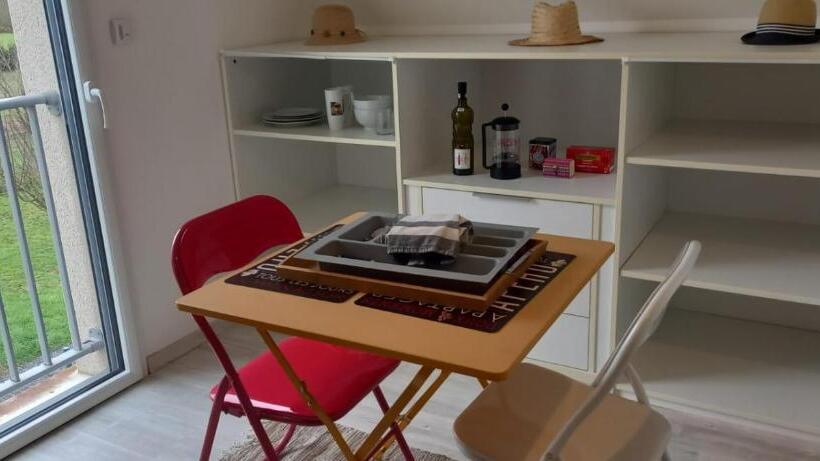 اتاق استاندارد با چشم‌انداز باغ, Chez Elisa