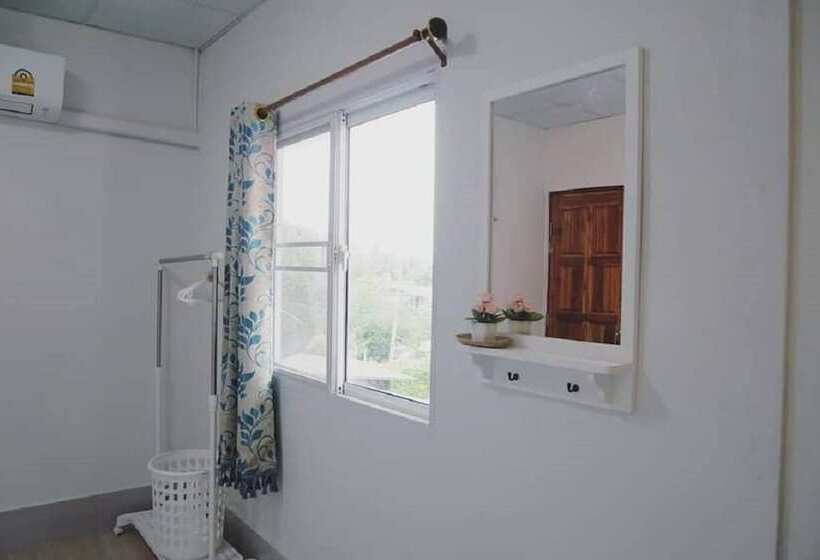 スタンダードルーム, Nawee Guesthouse Sairee