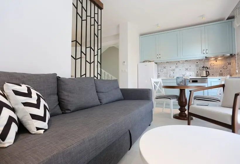 3 Bedroom Duplex Apartment, Alp Suites Pinehill