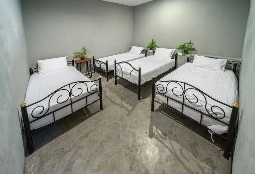 Quarto Quádruplo Standard, Eclipse Hostel And Bar