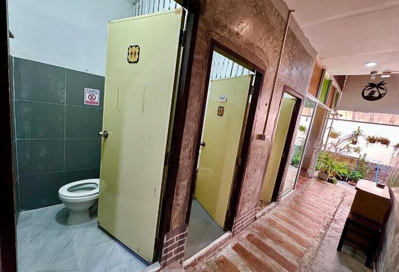 스탠다드 트리플 룸, Eclipse Hostel And Bar