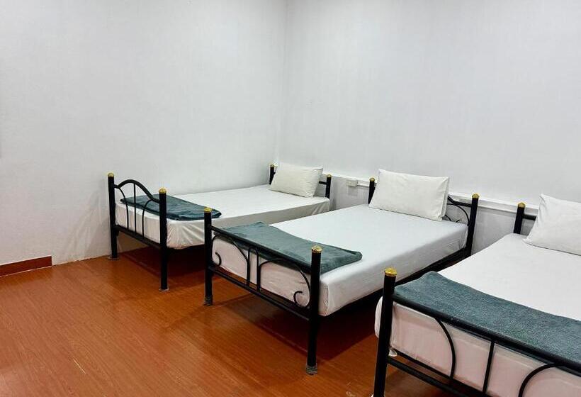 스탠다드 트리플 룸, Eclipse Hostel And Bar