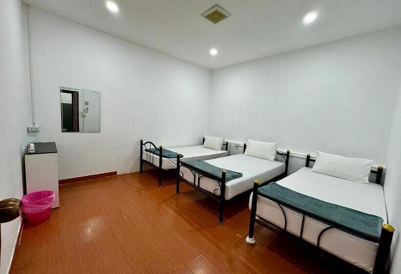 스탠다드 트리플 룸, Eclipse Hostel And Bar