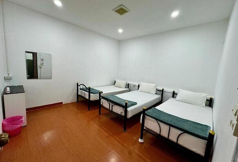 스탠다드 트리플 룸, Eclipse Hostel And Bar