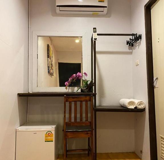 디럭스 룸, Eclipse Hostel And Bar