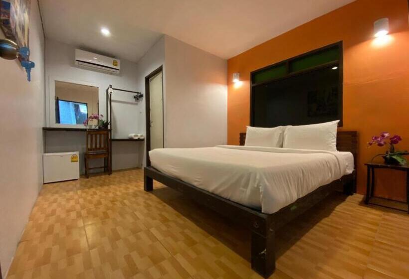 디럭스 룸, Eclipse Hostel And Bar