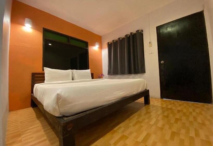 디럭스 룸, Eclipse Hostel And Bar