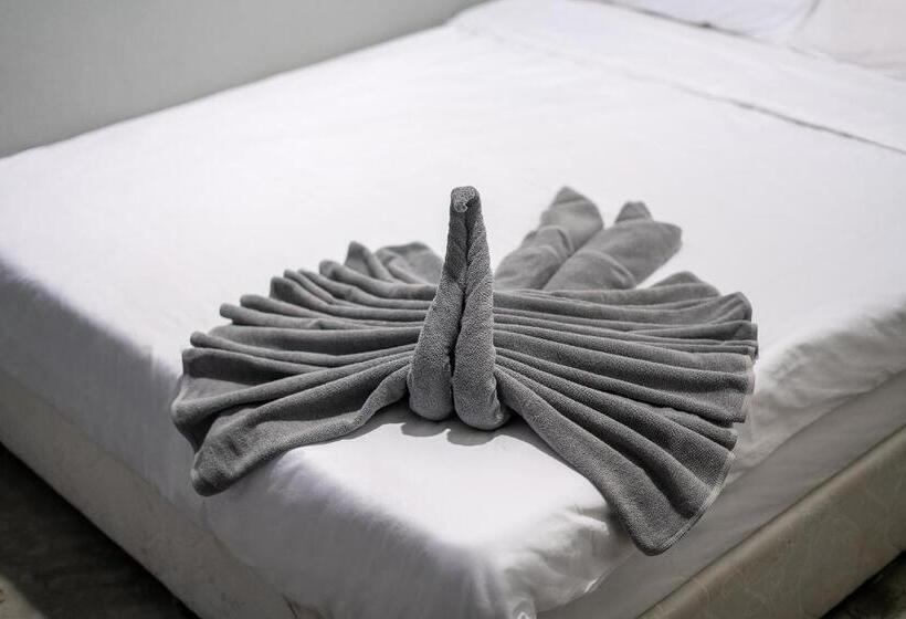 이코노미 룸, Eclipse Hostel And Bar