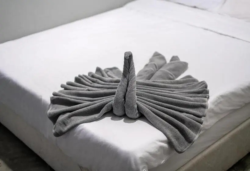 Quarto Economy, Eclipse Hostel And Bar