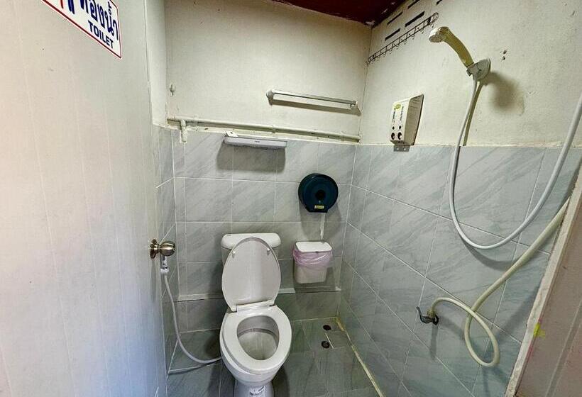 이코노미 룸, Eclipse Hostel And Bar