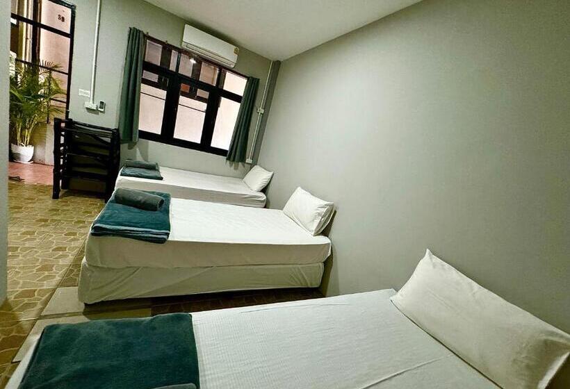 베이직 3인 룸, Eclipse Hostel And Bar