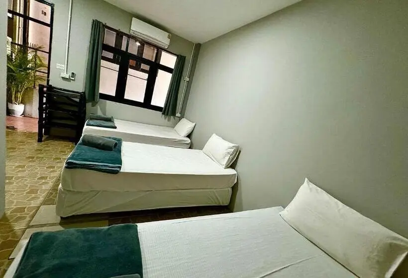 Quarto Triplo Basic, Eclipse Hostel And Bar